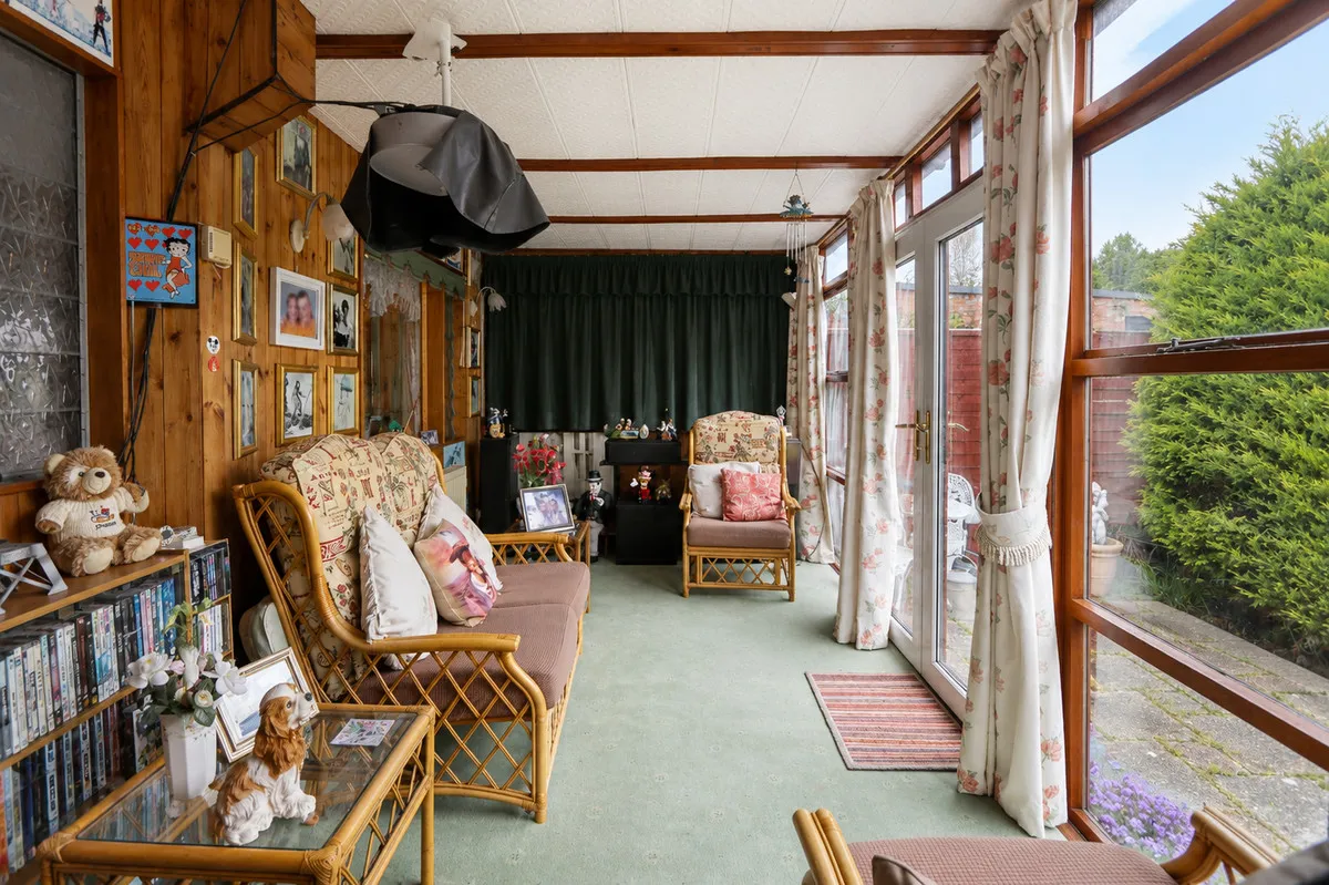Merlin Gardens, Romford, RM5 3YD, photo 12