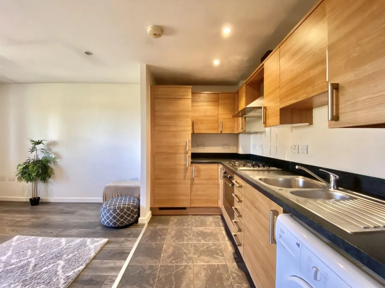 2 bed flat for sale — Vantage Court, 37 Oxford Avenue, Harlington, UB3 5HY