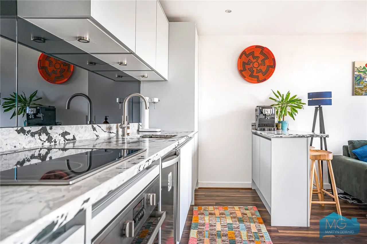 Chadwell Lane, Hornsey, N8, photo 8