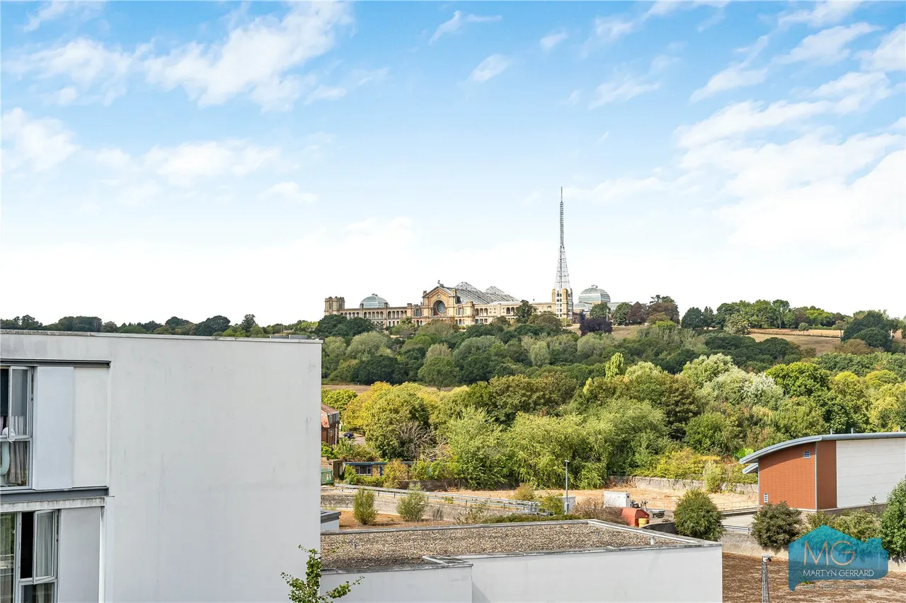 Chadwell Lane, Hornsey, N8, photo 3