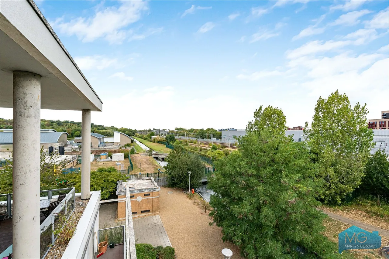 Chadwell Lane, Hornsey, N8, photo 12