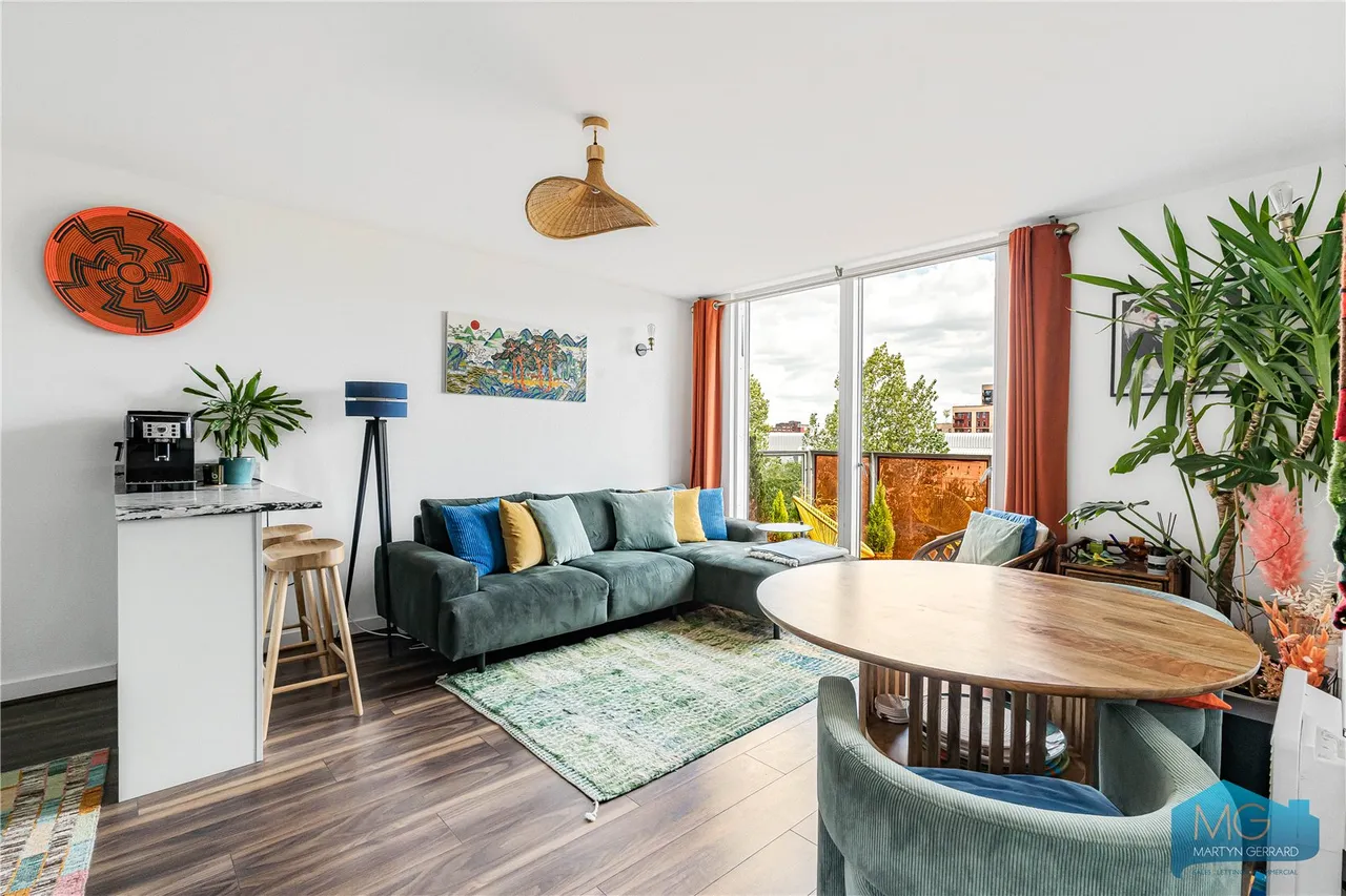 2 bed flat for sale, Chadwell Lane, Hornsey, N8