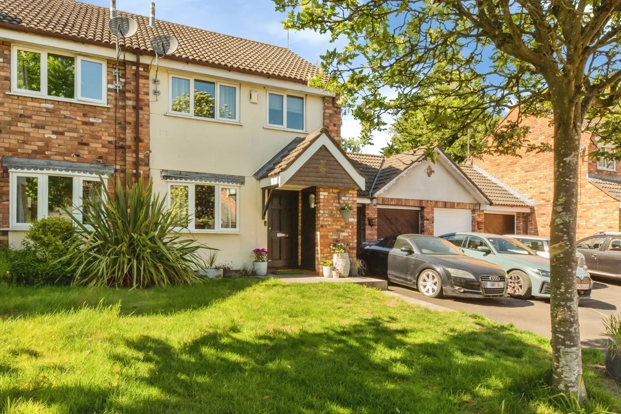 Pevensey Drive, WA16, photo 2