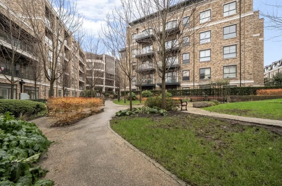 Palladian Gardens, London, W4, photo 11