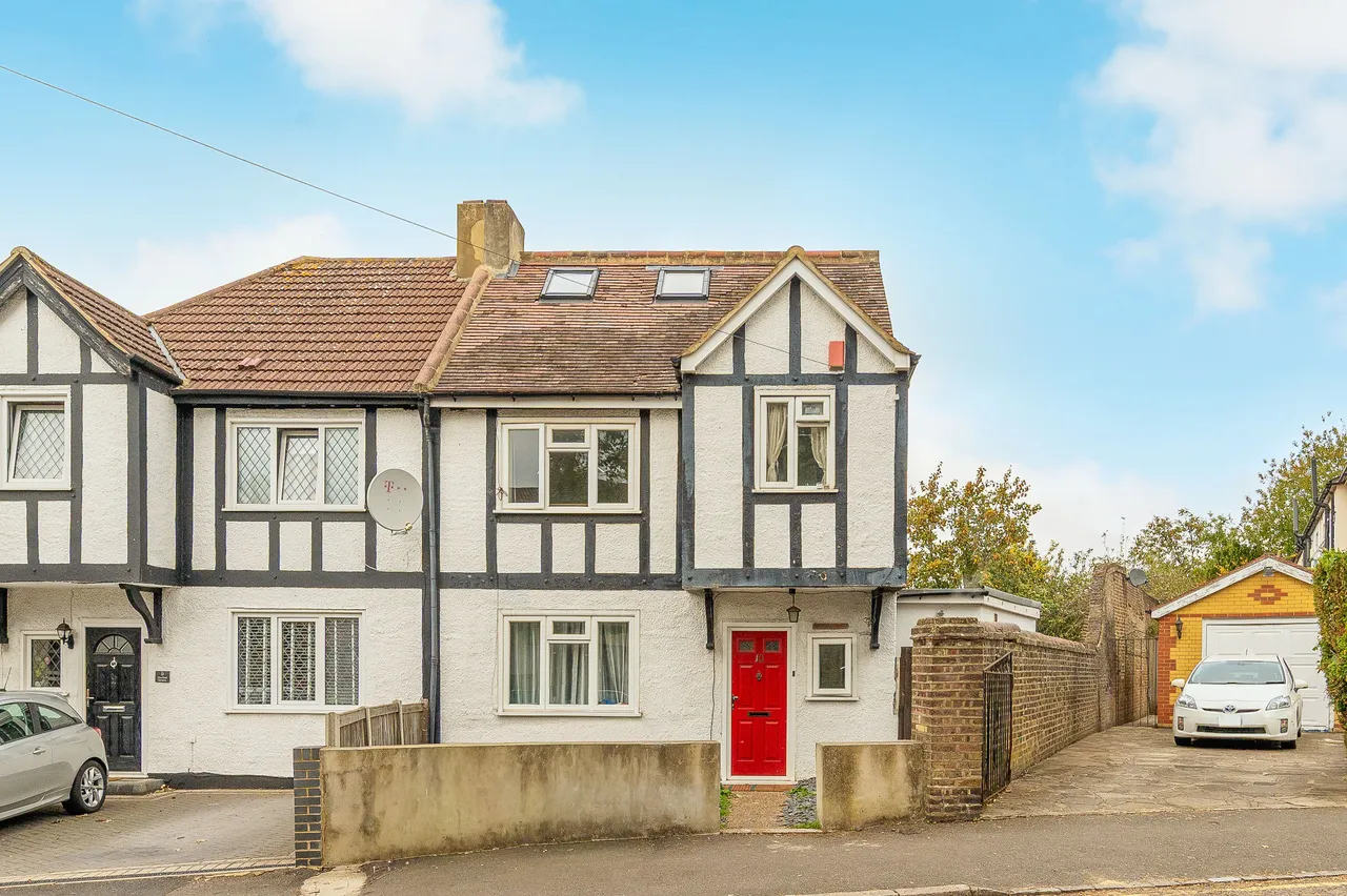 6 bed house for sale — 10 Deanfield Gardens, Hurst Road, Croydon