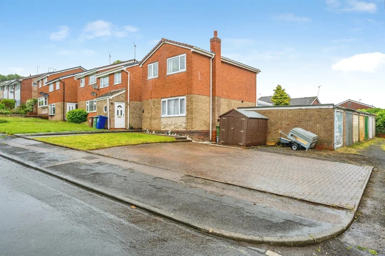 3 bed house for sale — Green Lane, RUGELEY