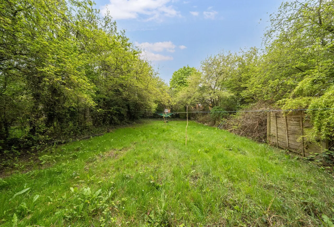 Roe Lane, London, NW9 9BD, photo 3