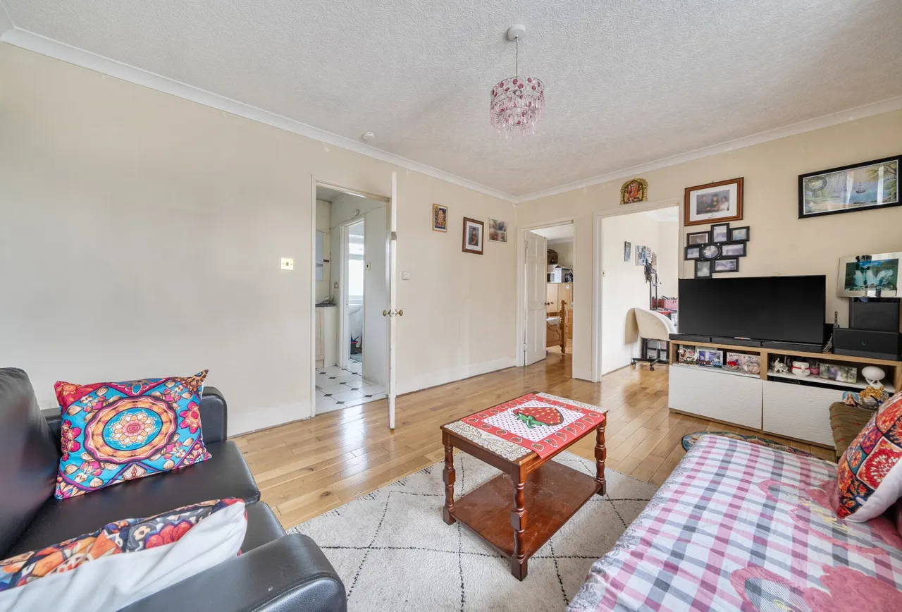 2 bed flat for sale — Roe Lane, London, NW9 9BD