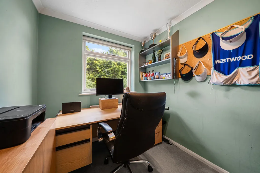 Conquest Road, Addlestone KT15 1SN, photo 11