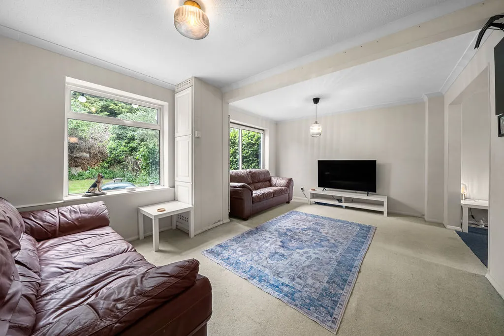Conquest Road, Addlestone KT15 1SN, photo 6