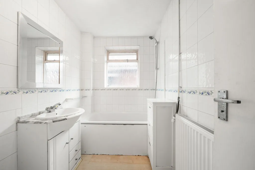 Conquest Road, Addlestone KT15 1SN, photo 14