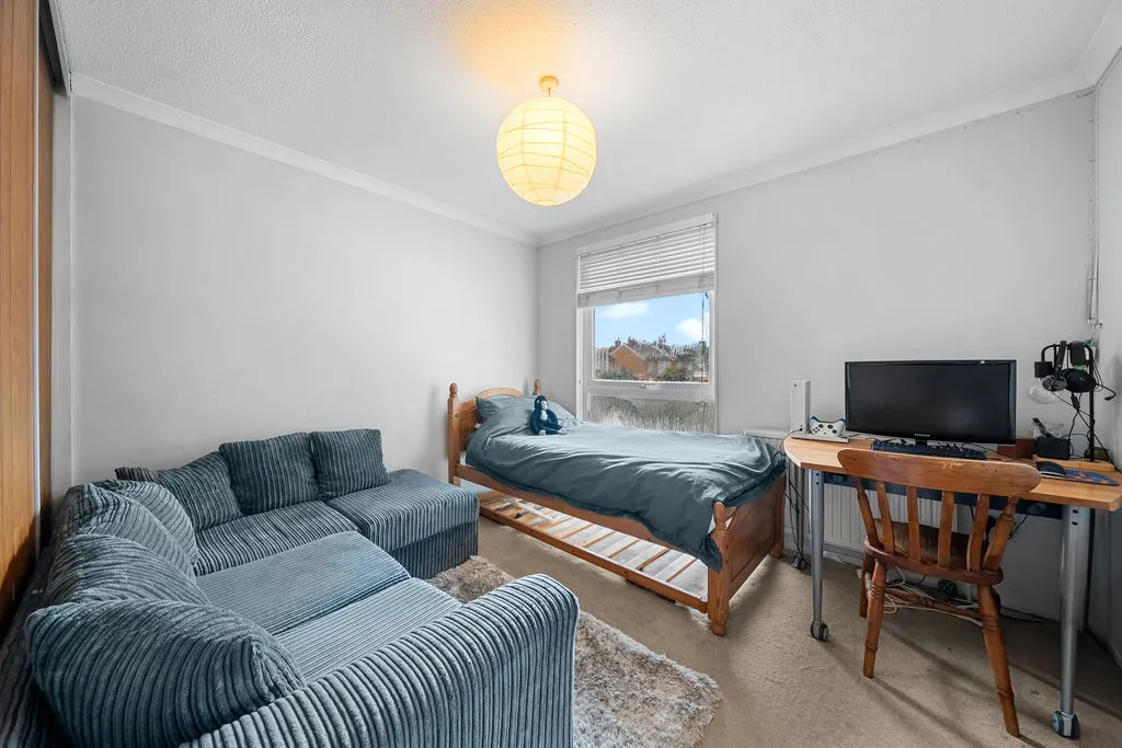 Conquest Road, Addlestone KT15 1SN, photo 12