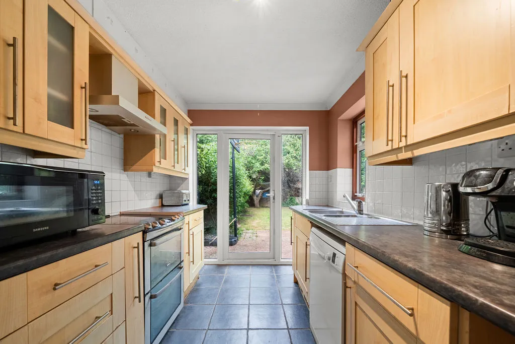 Conquest Road, Addlestone KT15 1SN, photo 4