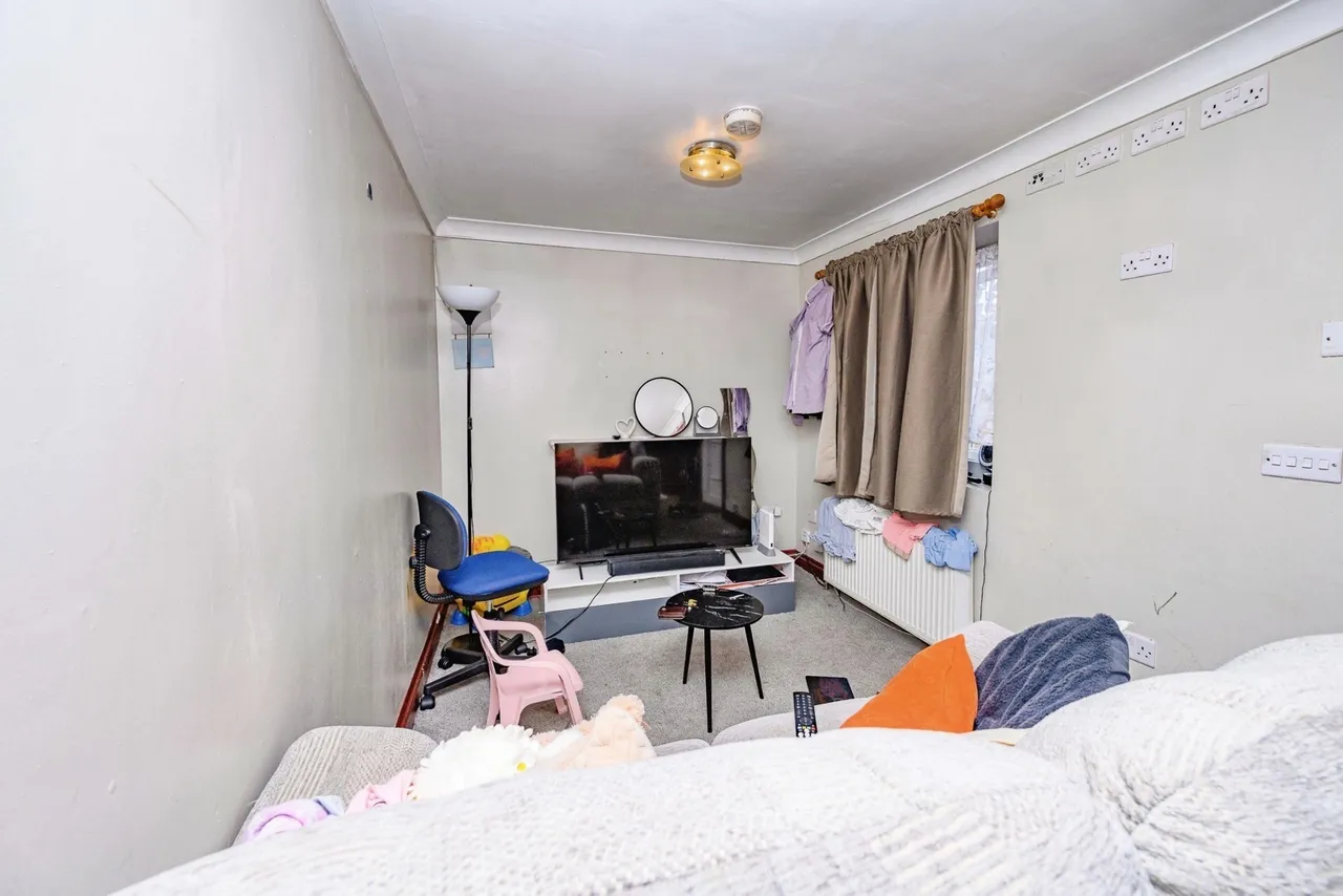 High Beech Road, Luton, Bedfordshire, LU3, photo 3