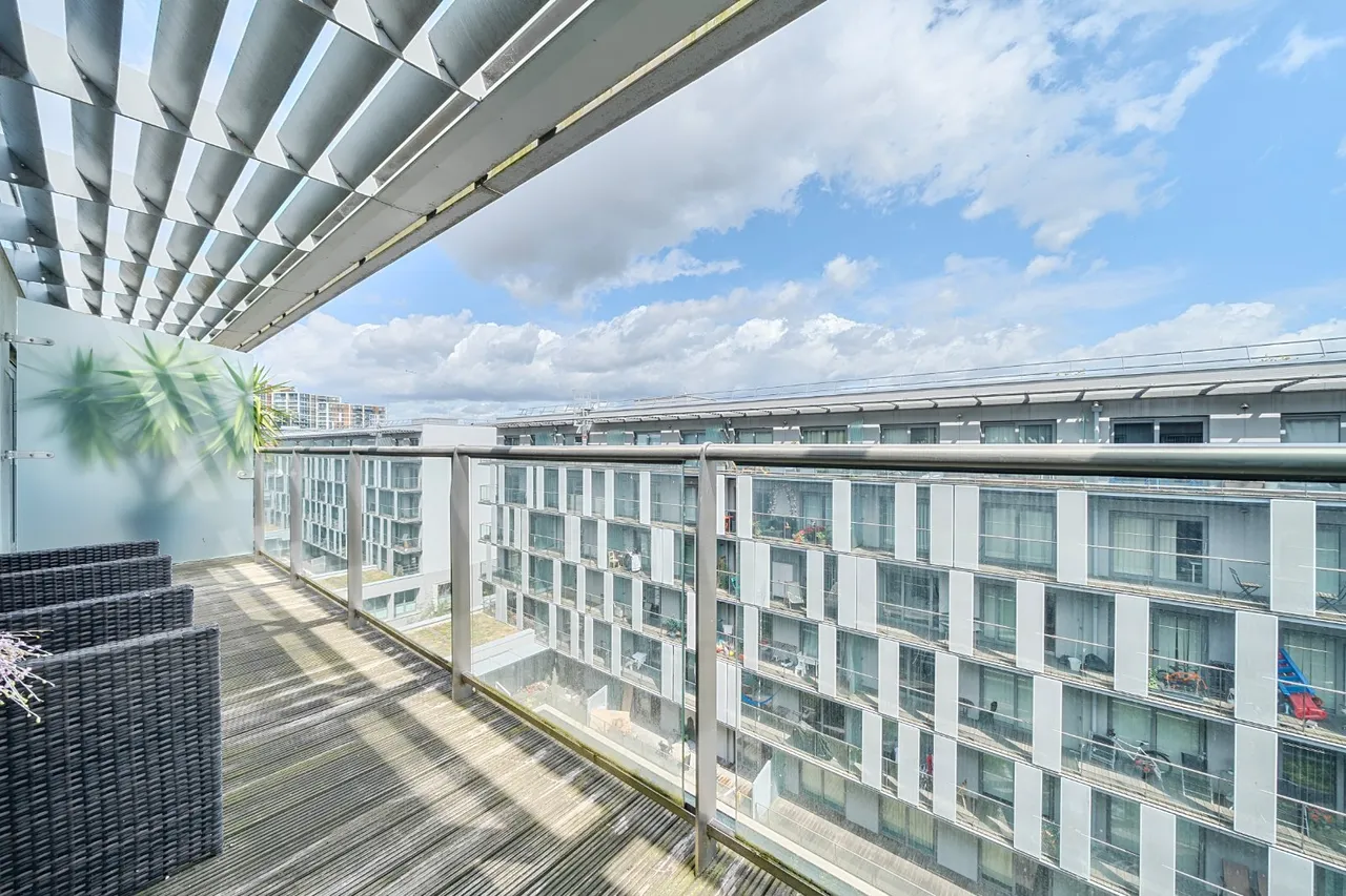 1 bed flat for sale — Royal Carriage Mews, SE18