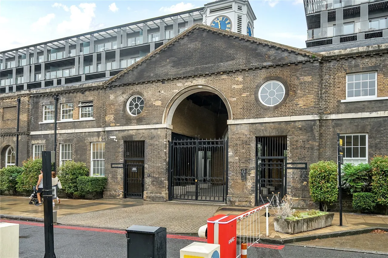 Royal Carriage Mews, SE18, photo 13