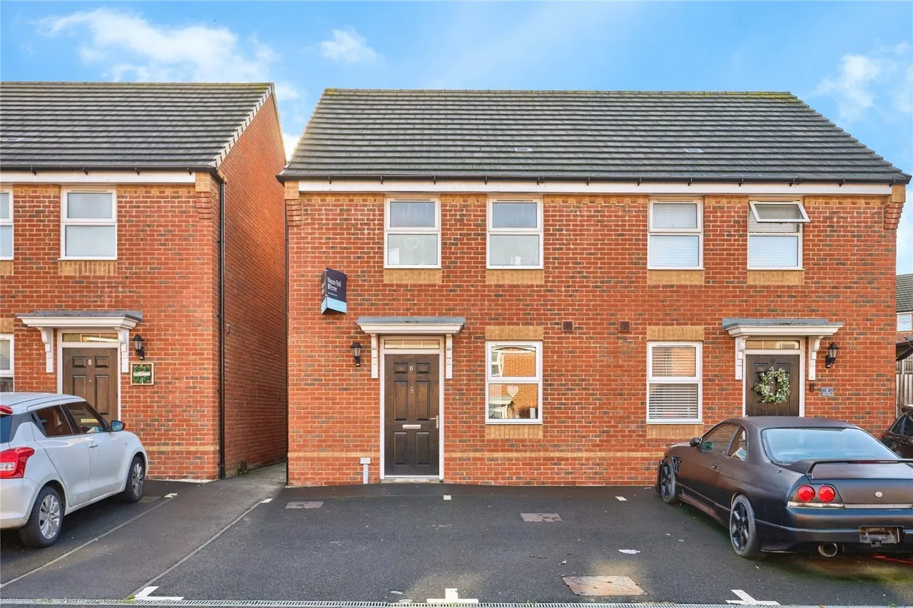 3 bed house for sale, Red Fox Square, Newport, PO30