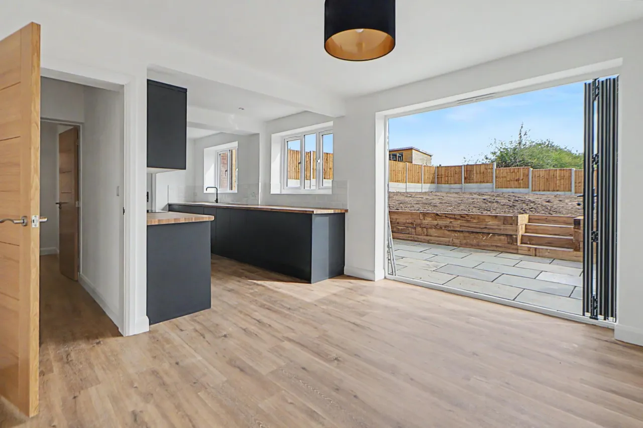 Wereton Road, Audley, photo 4