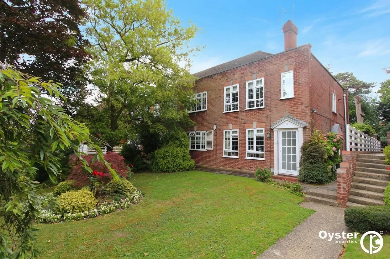 2 bed flat to rent, Hollygrove, Bushey, WD23