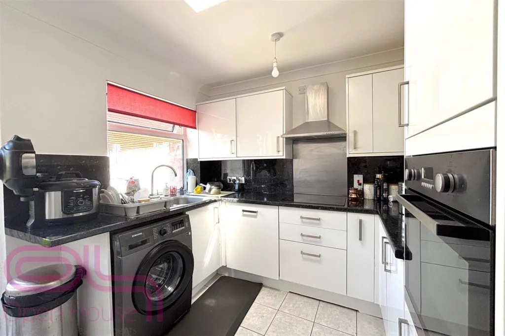 Heathlands Way, Hounslow, TW4, photo 7