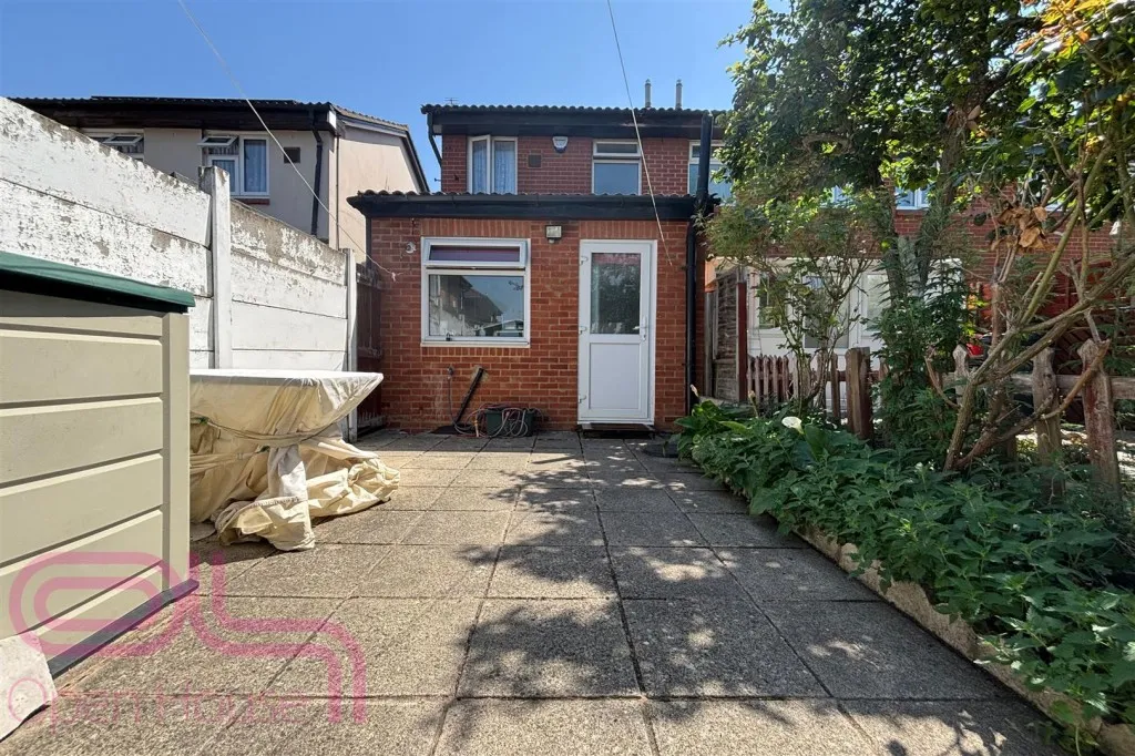 Heathlands Way, Hounslow, TW4, photo 9