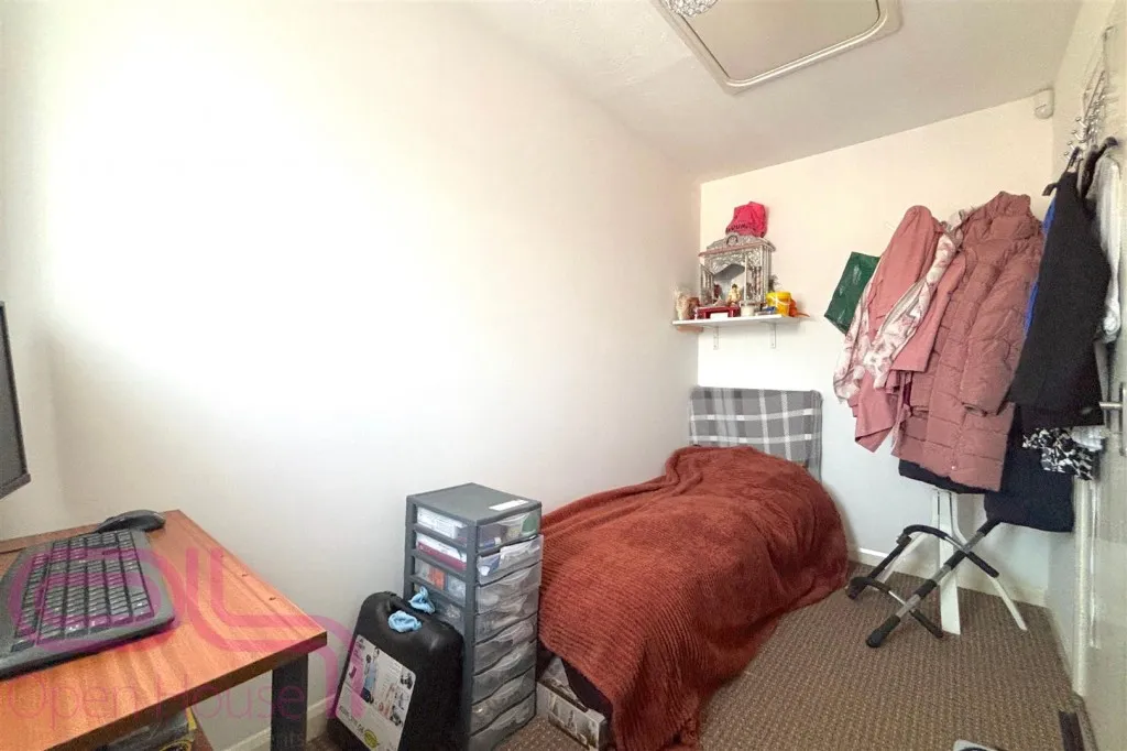 Heathlands Way, Hounslow, TW4, photo 13