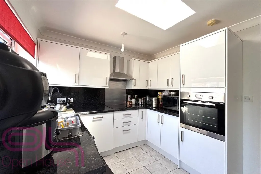 Heathlands Way, Hounslow, TW4, photo 6