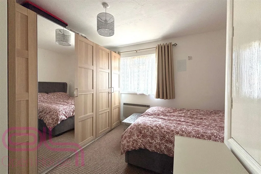 Heathlands Way, Hounslow, TW4, photo 11