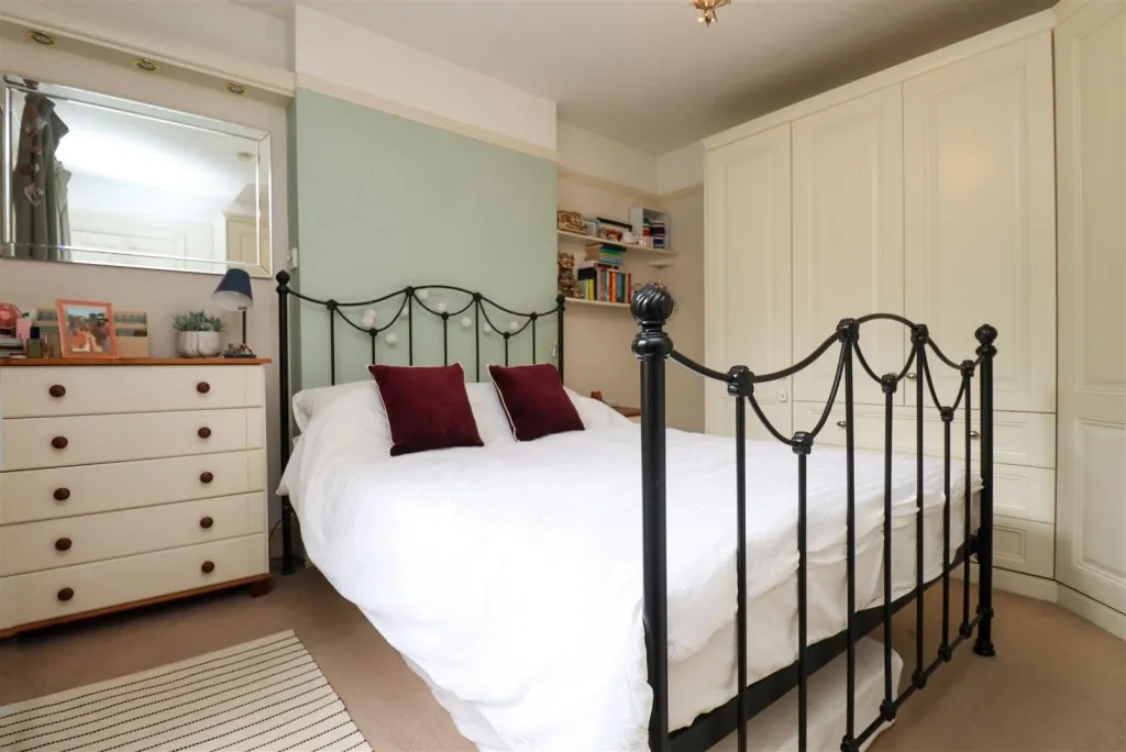 Aldershot Road, Fleet, photo 11