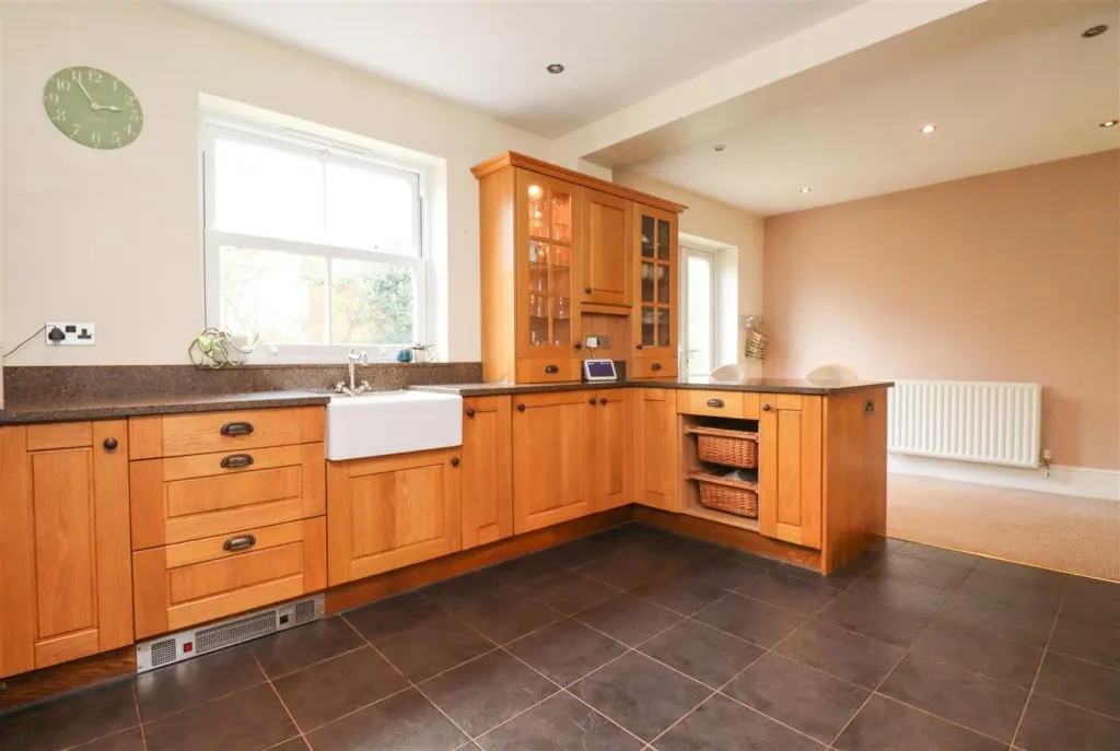 Aldershot Road, Fleet, photo 8