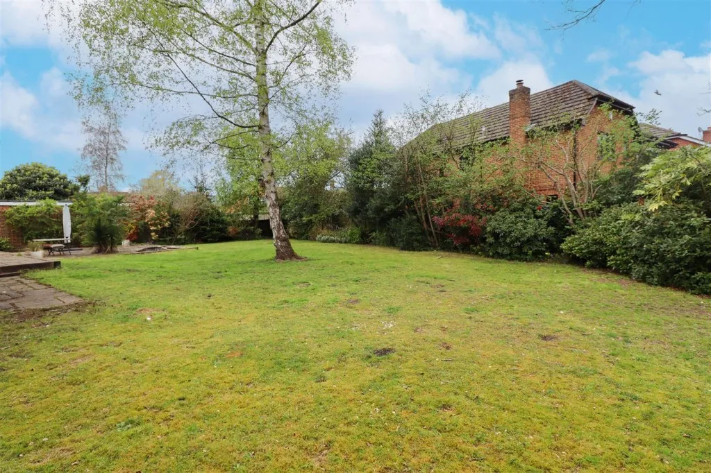 Aldershot Road, Fleet, photo 15