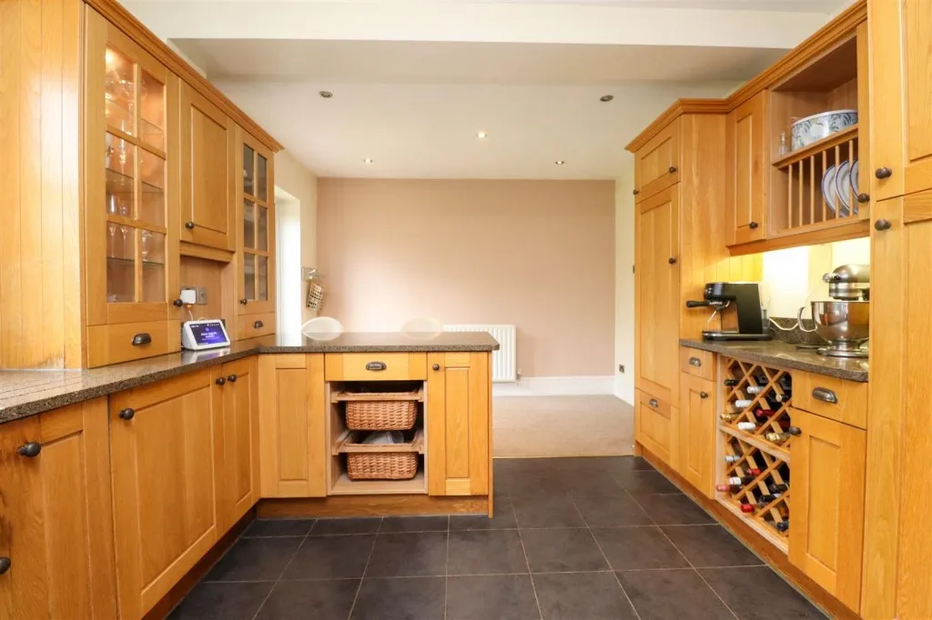 Aldershot Road, Fleet, photo 16