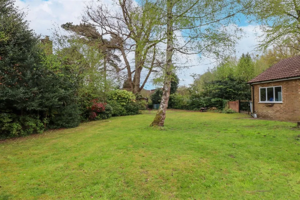 Aldershot Road, Fleet, photo 14