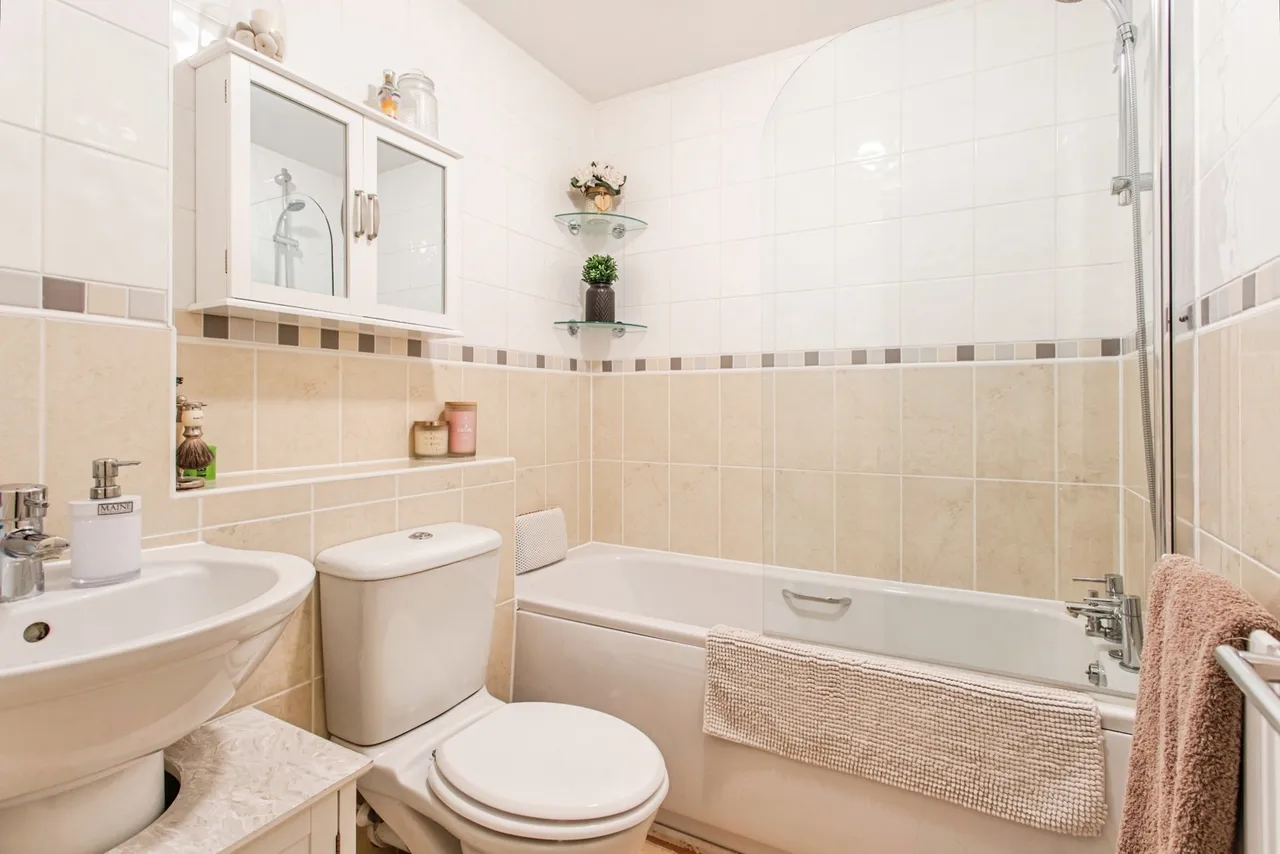 Athena Close, SOUTHEND-ON-SEA, Essex, SS2, photo 13