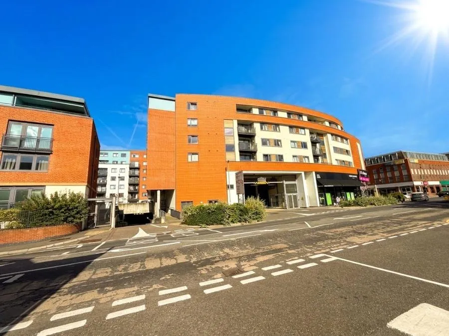 2 bed flat for sale, Southwell Park Road, Camberley, GU15