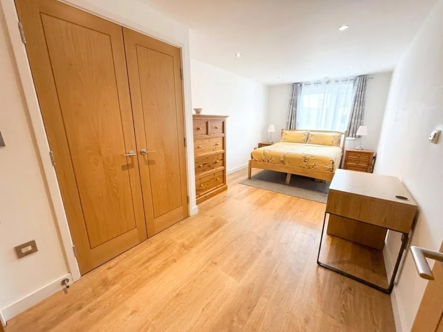 Southwell Park Road, Camberley, GU15, photo 5