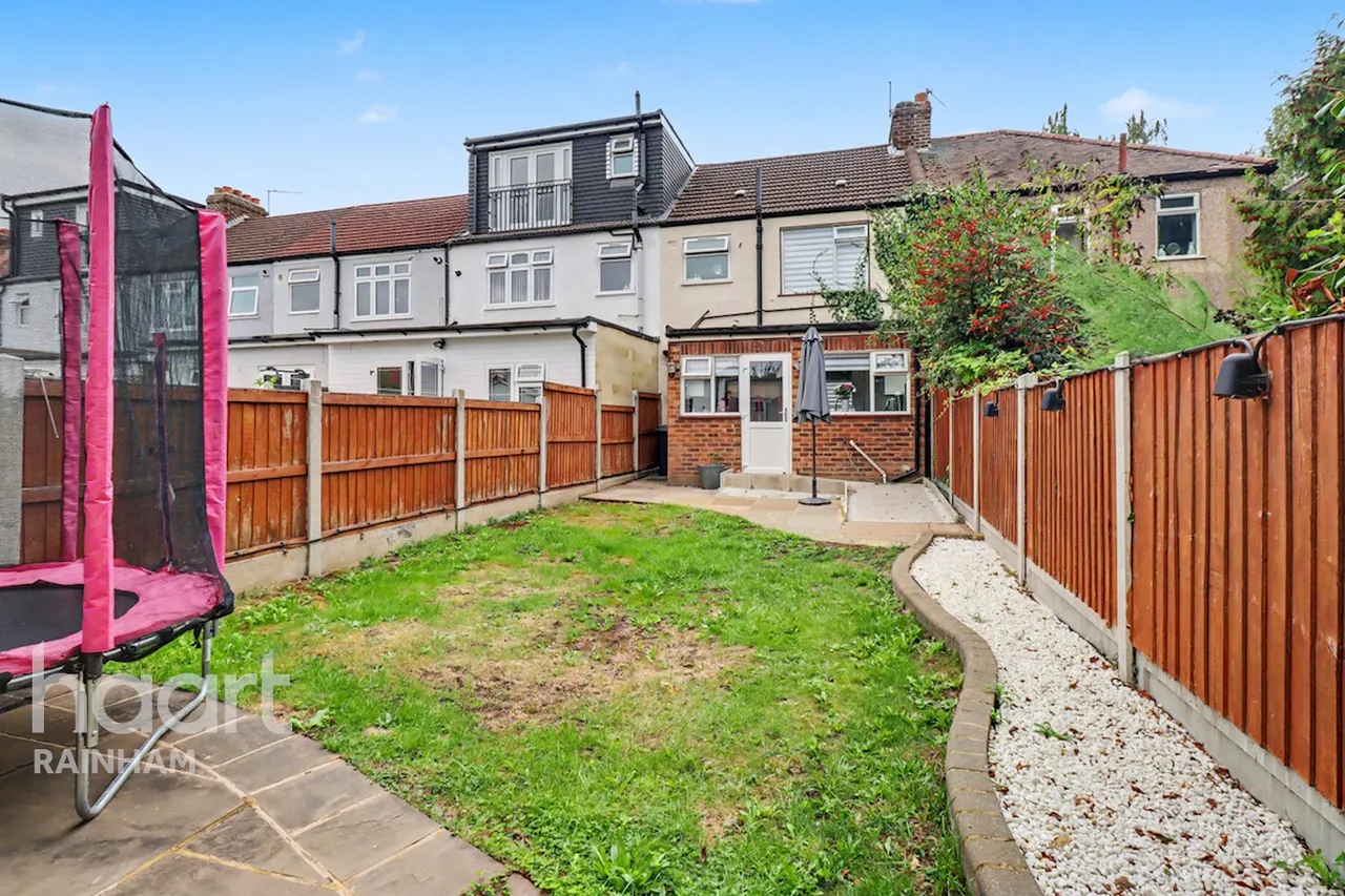 Grove Park Road, Rainham, RM13, photo 17