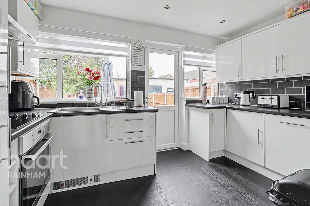 Grove Park Road, Rainham, RM13, photo 9