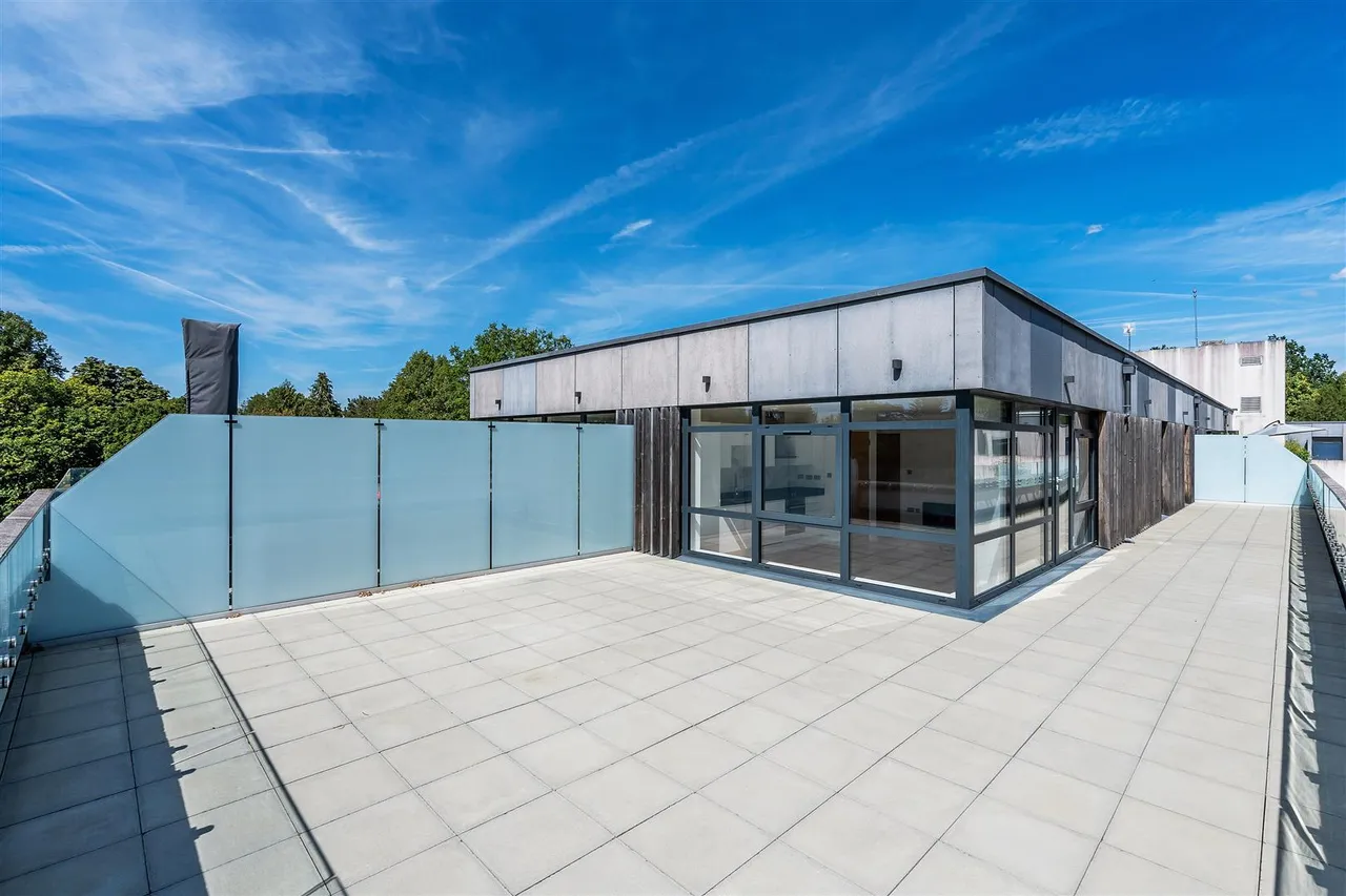 2 bed flat for sale, Deepdene Avenue, Dorking, RH5