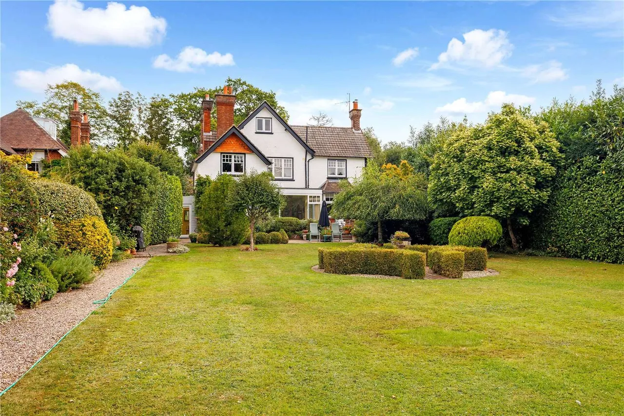 Horsham Road, Holmwood, RH5, photo 22