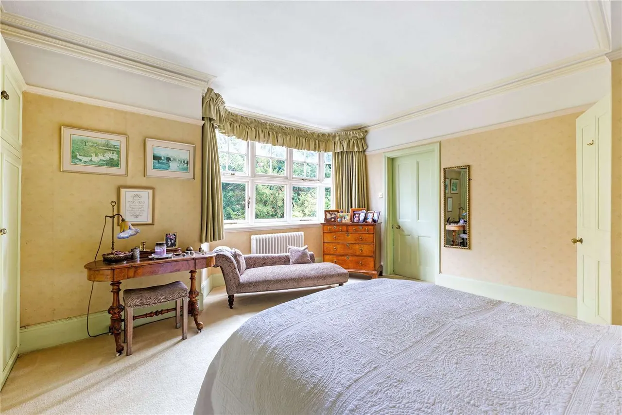 Horsham Road, Holmwood, RH5, photo 16