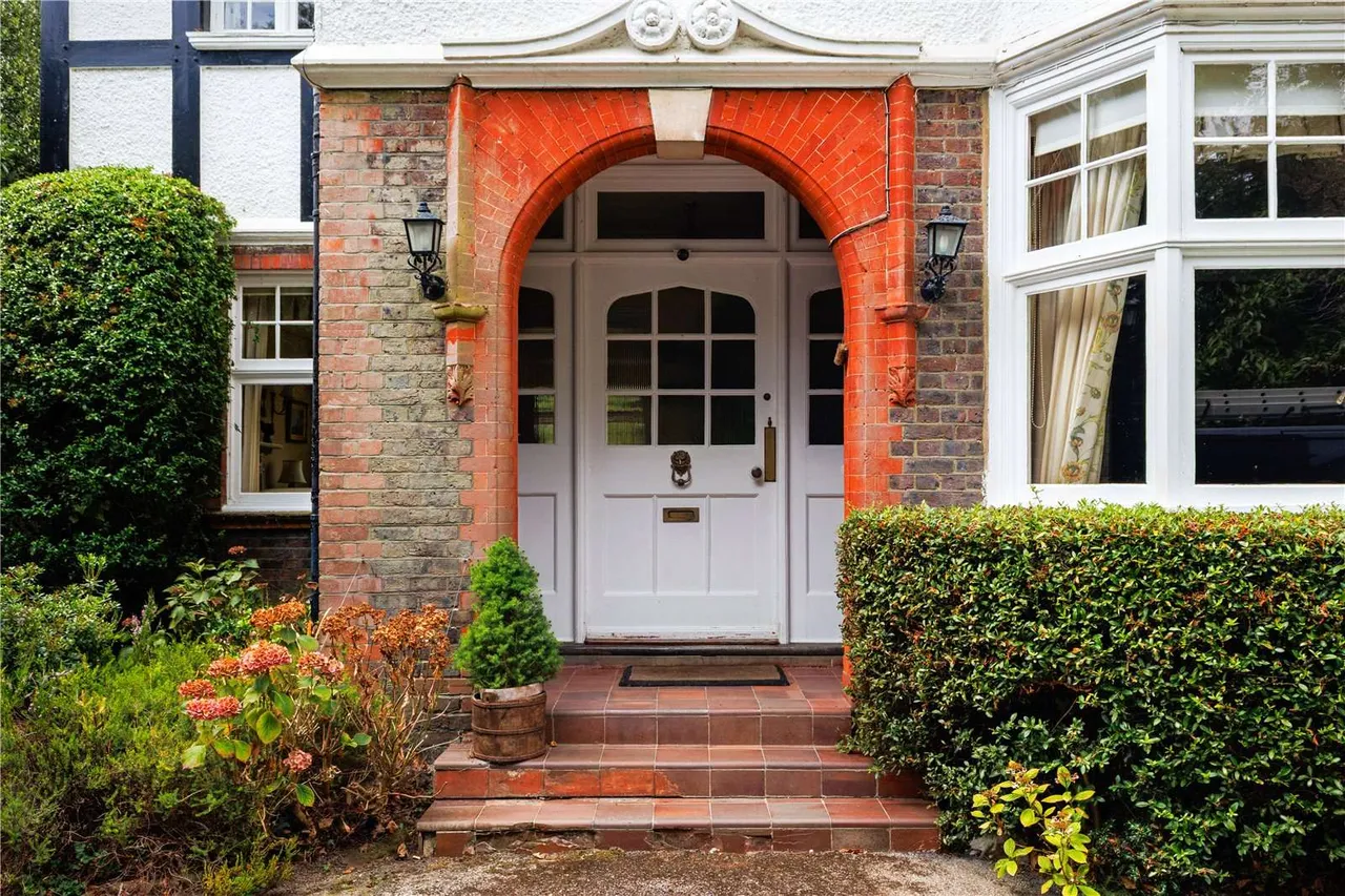 Horsham Road, Holmwood, RH5, photo 19