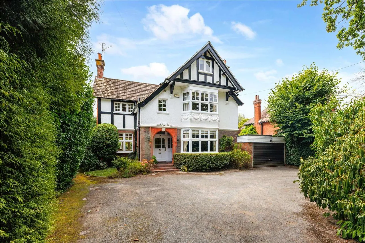 6 bed house for sale, Horsham Road, Holmwood, RH5