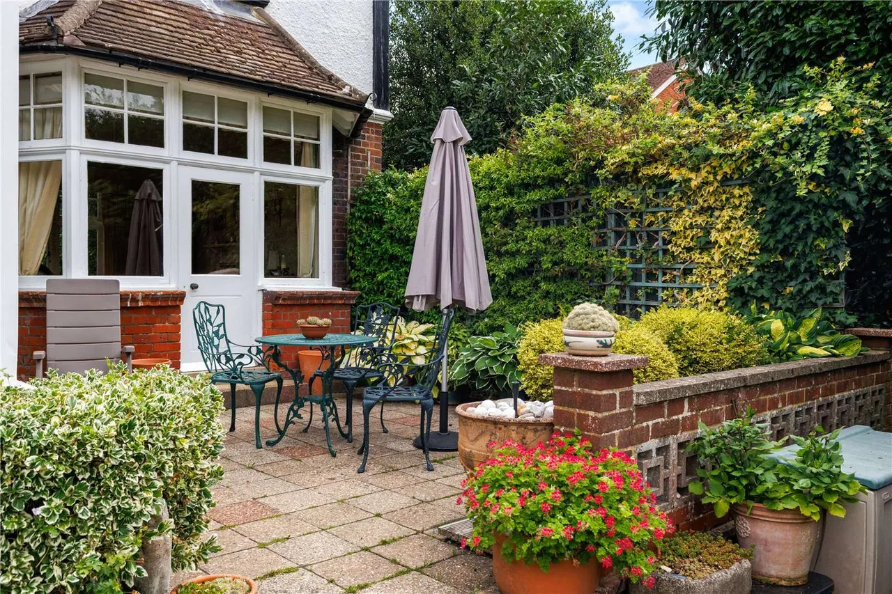 Horsham Road, Holmwood, RH5, photo 23