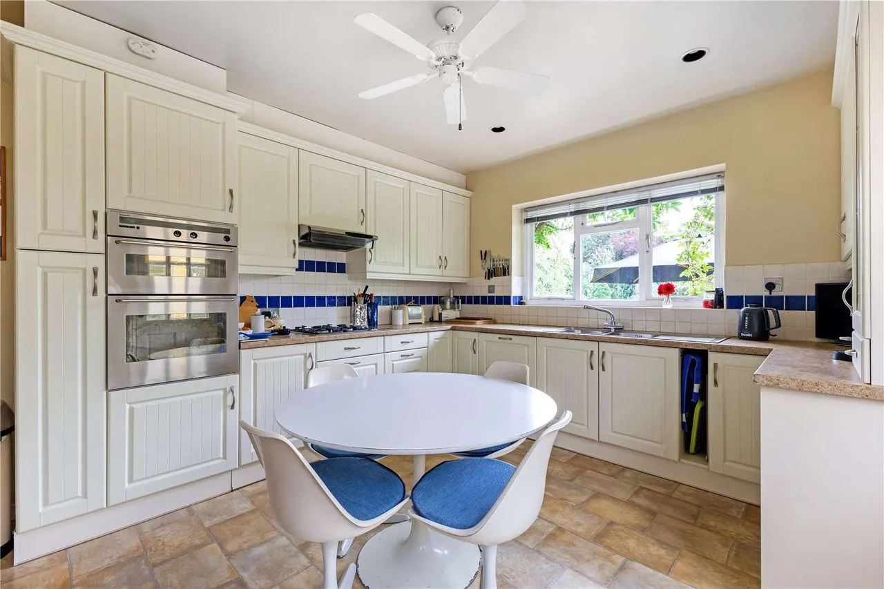 Horsham Road, Holmwood, RH5, photo 9