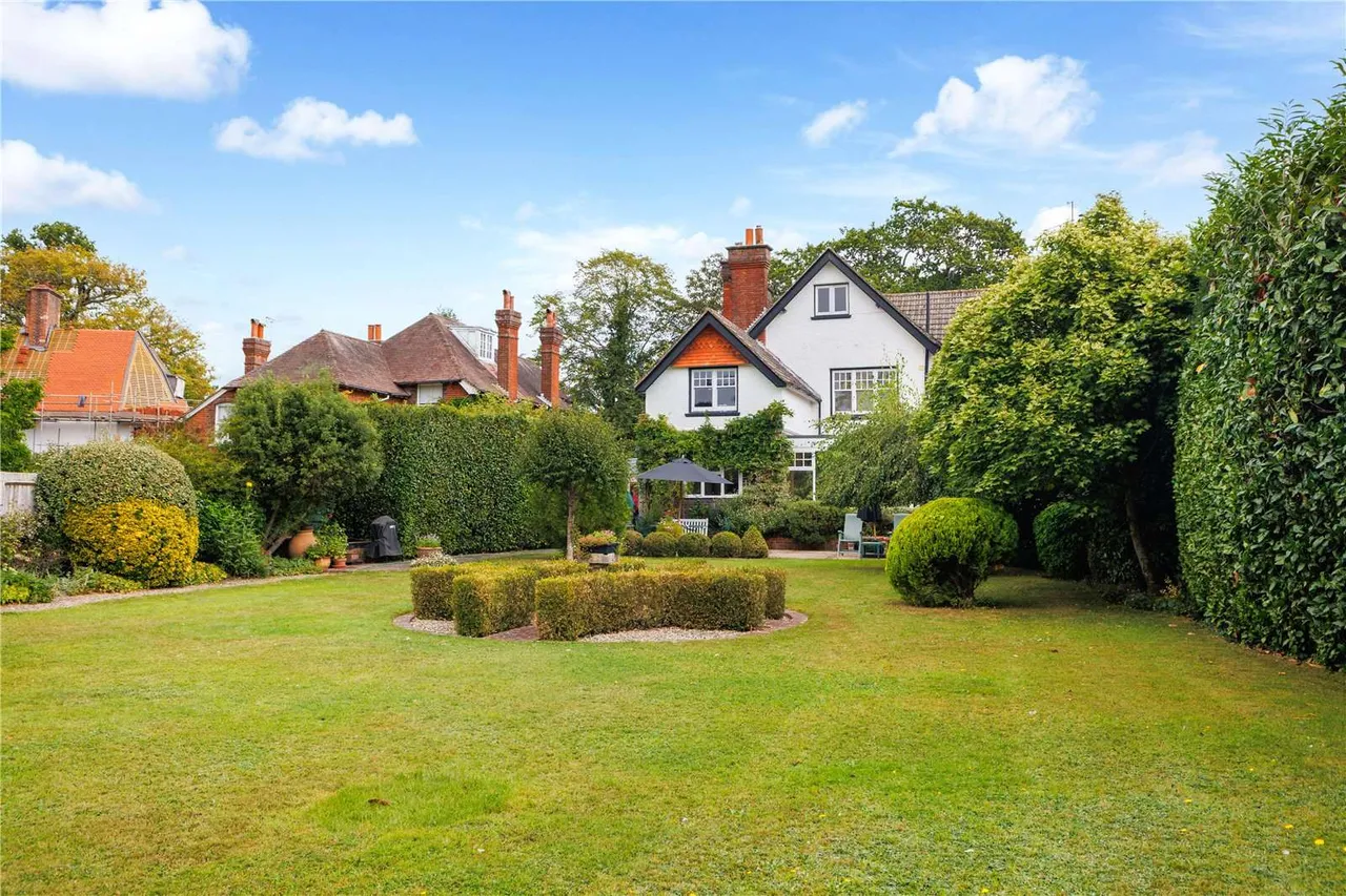 Horsham Road, Holmwood, RH5, photo 21