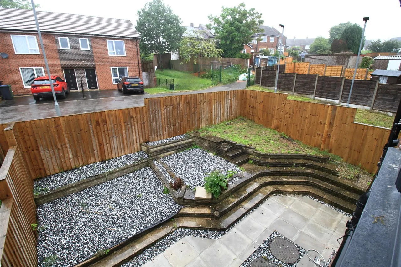 Hazelhurst Road, Ashton-Under-Lyne, photo 14