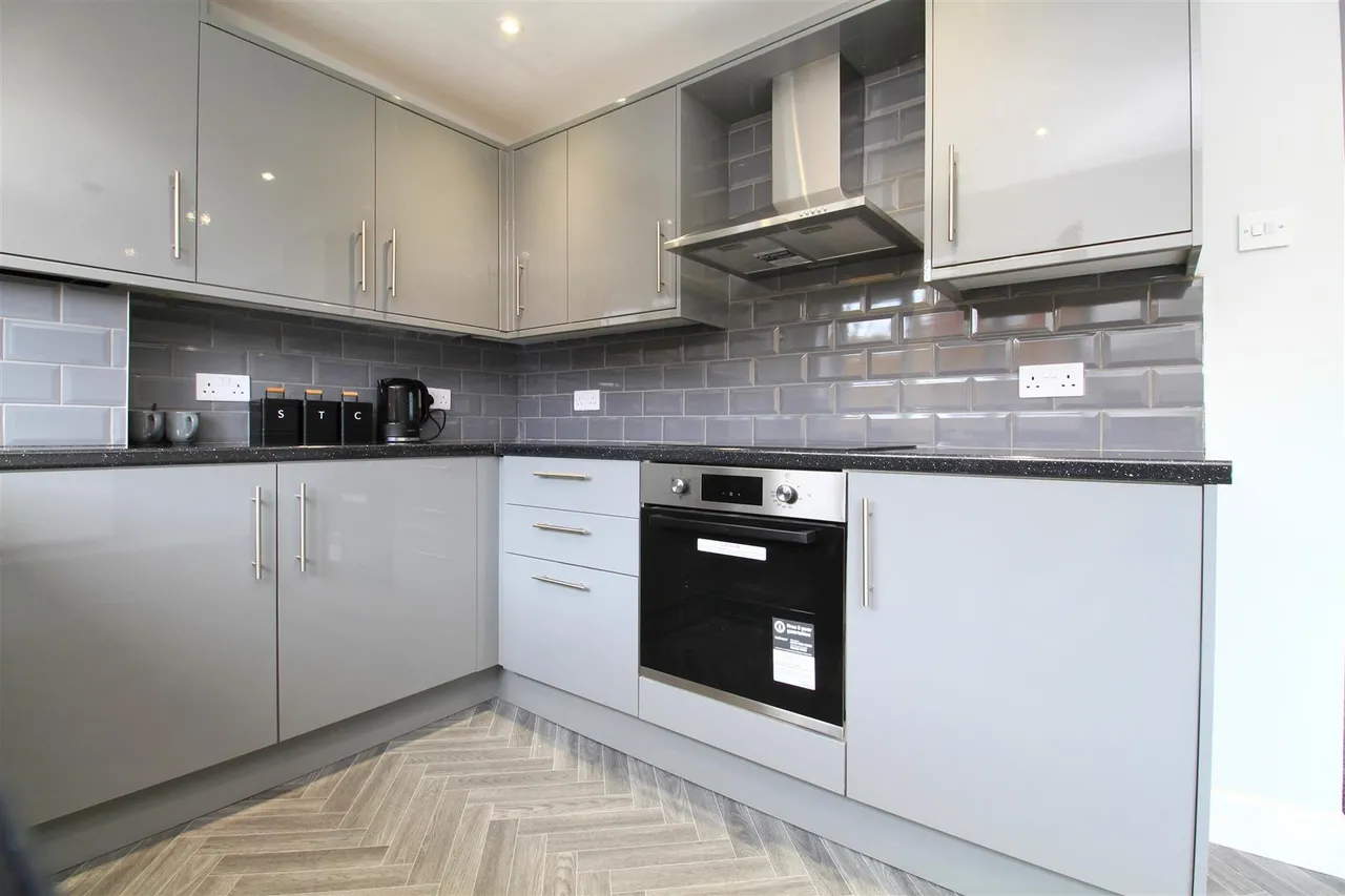 Hazelhurst Road, Ashton-Under-Lyne, photo 7