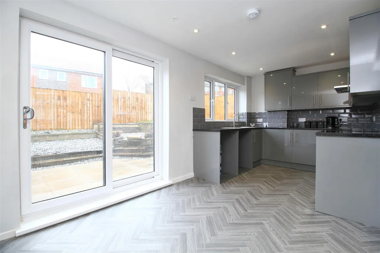 Hazelhurst Road, Ashton-Under-Lyne, photo 5
