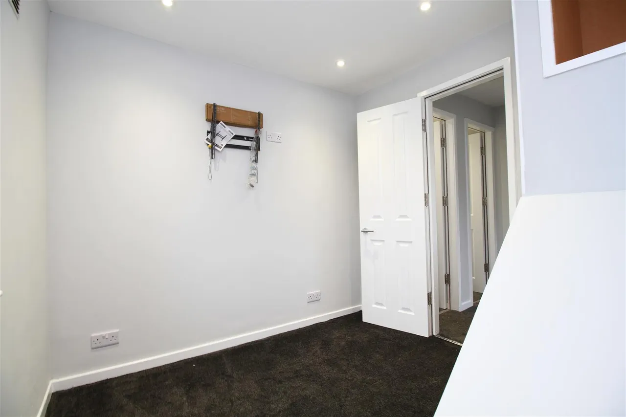 Hazelhurst Road, Ashton-Under-Lyne, photo 8